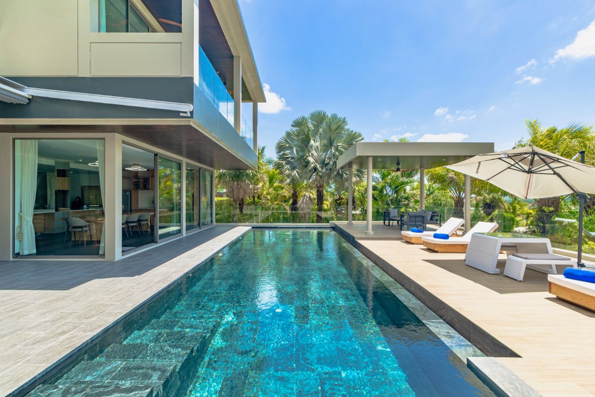 Pool and outdoor living at Villa Lion