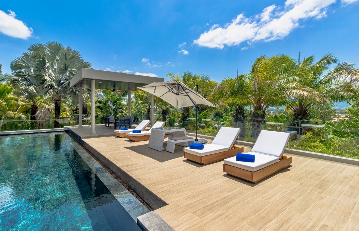 Pool and outdoor living at Villa Lion