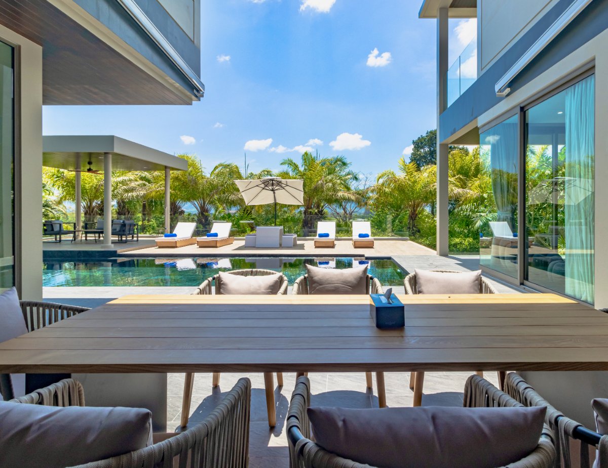 Pool and outdoor living at Villa Lion