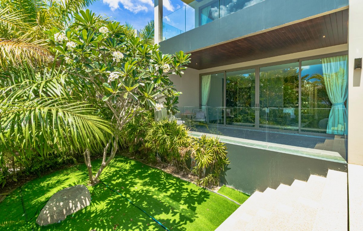 Tropical garden at Villa Lion